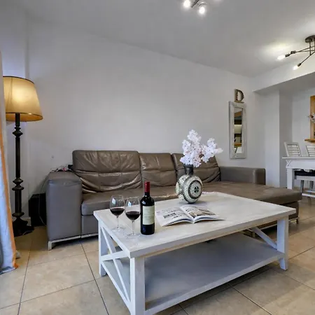 Marina By Edeal Homes アパート